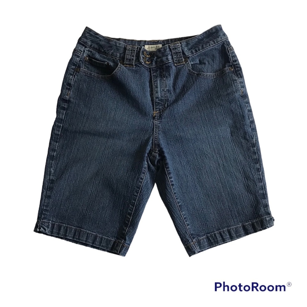 St Johns Bay Women's stretch Denim jeans Shorts color blue size 8 pre owned